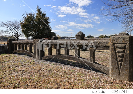 柴山の伏せ越しにかつて架かっていた橋の欄干 137432412