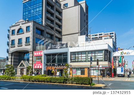 東京の都市風景　武蔵境駅北口 137432955