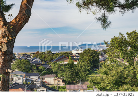 新潟　赤坂山公園から望む柏崎の海 137433925