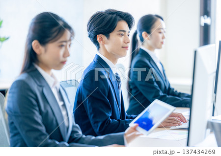 ビジネスイメージ ビジネスイメージ 137434269