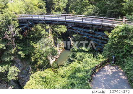 夏の甲斐の猿橋　日本三奇橋 137434376