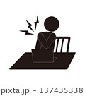 デスクワークで肩が凝った人のアイコン 137435338