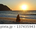 夕暮れの海と空　 137435943