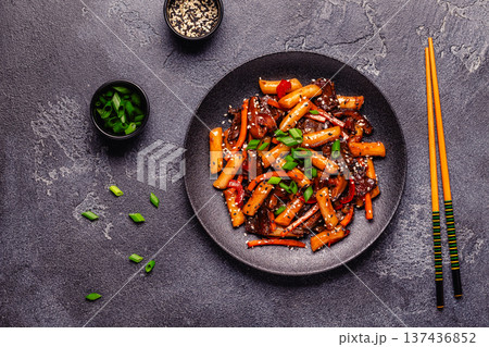 Tteokbokki ,Spicy Stir fried Rice Cake. 137436852