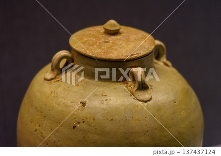 Ancient Chinese pottery exhibited in Luoyang Museum in Henan province, China Ancient Chinese pottery exhibited in Luoyang Museum in Henan province, China 137437124