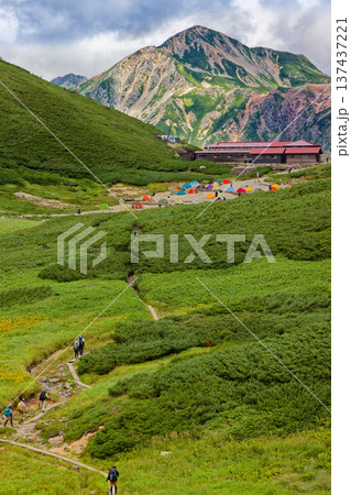 北アルプス・双六小屋と鷲羽岳 137437221