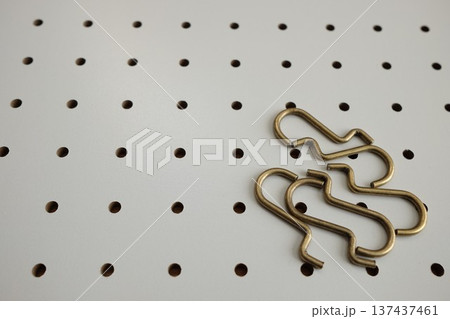 有孔ボードとフック 137437461