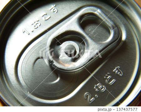 缶コーヒーのプルタブ部分のアップ写真 缶コーヒーのプルタブ部分のアップ写真 137437577