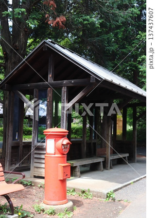 レトロな丸型ポスト レトロな丸型ポスト 137437607