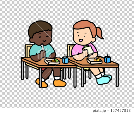 兩個孩子在教室裡一起吃午餐。 137437818
