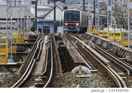 名鉄瀬戸線の線路と駅周辺の風景 名鉄瀬戸線の線路と駅周辺の風景 137439703