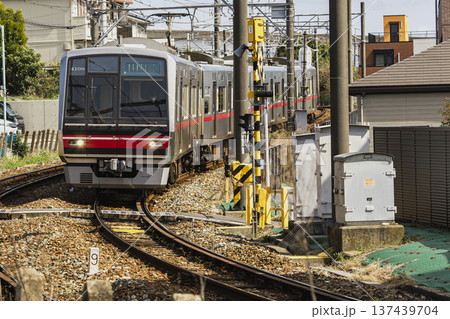 名鉄瀬戸線の線路と駅周辺の風景 名鉄瀬戸線の線路と駅周辺の風景 137439704