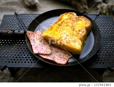 キャンプ飯 フレンチトースト キャンプ飯 フレンチトースト 137441963