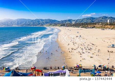 ロサンゼルス　サンタモニカ・ビーチ　※一部ソフトフォーカス 137442444