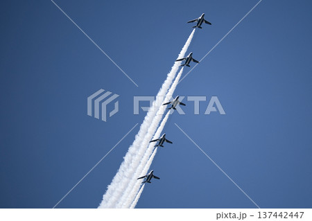 ブルーインパルスのトレイル隊形 ブルーインパルスのトレイル隊形 137442447
