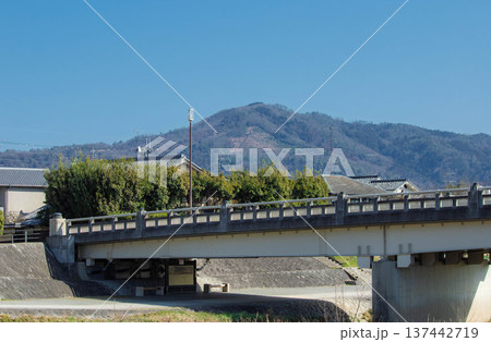 京都、出雲路橋と大文字山 137442719