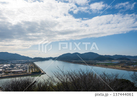 日本の岡山県笠岡市の古城山の美しい風景 日本の岡山県笠岡市の古城山の美しい風景 137444061