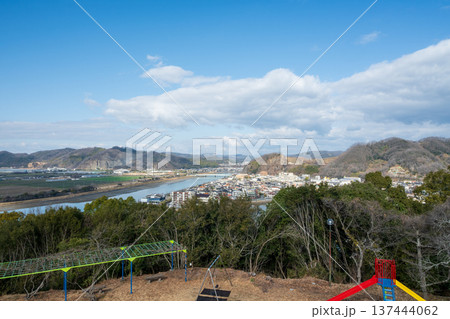 日本の岡山県笠岡市の古城山の美しい風景 日本の岡山県笠岡市の古城山の美しい風景 137444062