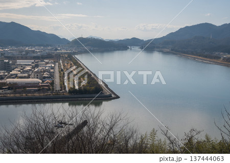 日本の岡山県笠岡市の古城山の美しい風景 日本の岡山県笠岡市の古城山の美しい風景 137444063