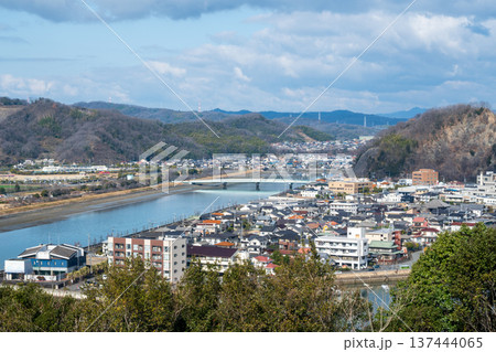 日本の岡山県笠岡市の古城山の美しい風景 日本の岡山県笠岡市の古城山の美しい風景 137444065