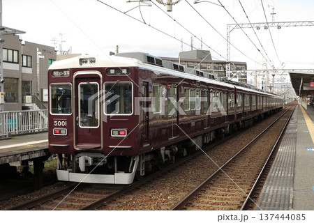 薄曇りの阪急5000系 薄曇りの阪急5000系 137444085