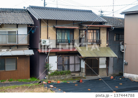 日本の岡山県笠岡市の古くてとても美しい建物 日本の岡山県笠岡市の古くてとても美しい建物 137444788