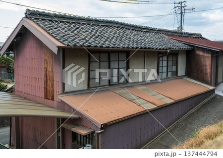 日本の岡山県笠岡市の古くてとても美しい建物 137444794