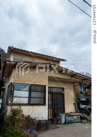 日本の岡山県笠岡市の古くてとても美しい建物 137444795