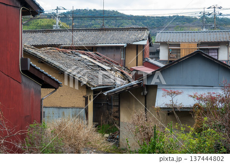 日本の岡山県笠岡市の古くてとても美しい建物 137444802