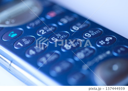 昔の携帯電話 昔の携帯電話 137444939