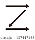 シンプルな黒色の矢印のアイコン 137447188
