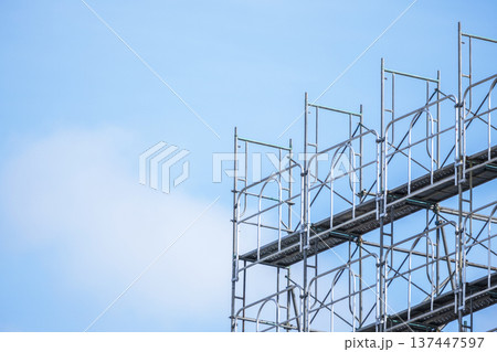 足場　青空 137447597