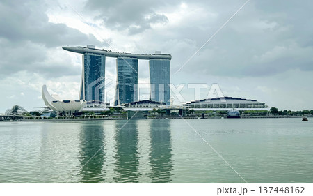 Panoramic view of Marina Bay Sands and the lotus-shaped ArtScience Museum building, Singapore skyline Panoramic view of Marina Bay Sands and the lotus-shaped ArtScience Museum building, Singapore skyline 137448162
