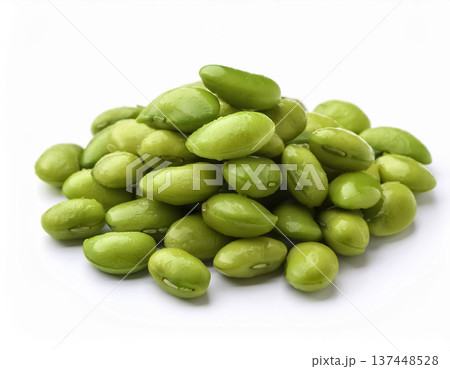 枝豆の山盛り｜白背景の枝豆食品素材 137448528