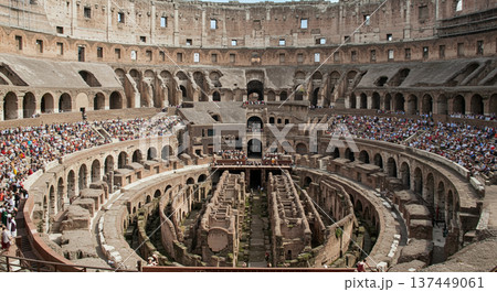ローマ時代のコロッセオのイメージ 137449061