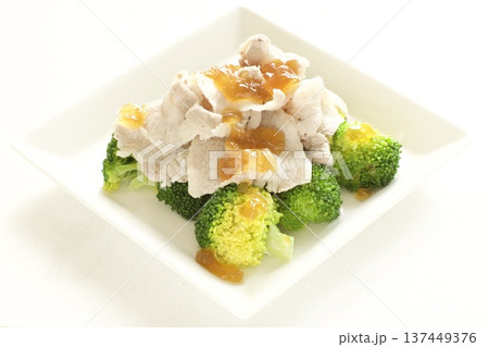 ポン酢ジュレをかけた豚しゃぶと温野菜 137449376