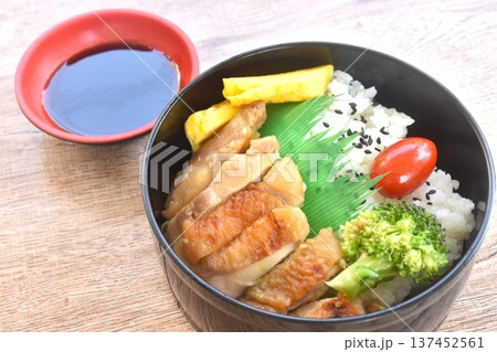grilled chicken dressing Teriyaki Japanese sauce on rice with sweet egg and vegetable depping black sweet soy sauce bento set in lunchbox grilled chicken dressing Teriyaki Japanese sauce on rice with sweet egg and vegetable depping black sweet soy sauce bento set in lunchbox 137452561