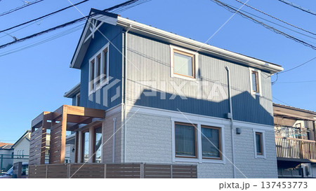 木製サッシと3層ガラス窓の北欧スタイルの住宅 木製サッシと3層ガラス窓の北欧スタイルの住宅 137453773