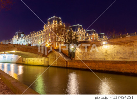 Illuminated historic building and bridge over Seine river in Paris at night Illuminated historic building and bridge over Seine river in Paris at night 137454251