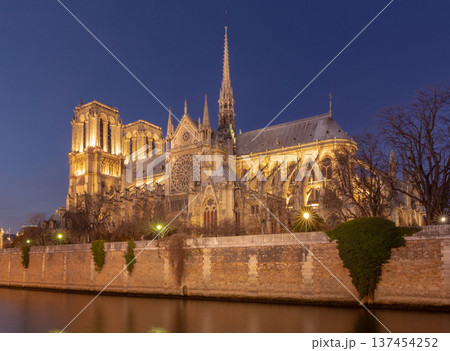 Paris river island with cathedral at colorful sunset Paris river island with cathedral at colorful sunset 137454252