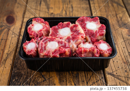 Raw beef Oxtail pieces with bone marrow in tray, top view rustic food preparation scene with copy space Raw beef Oxtail pieces with bone marrow in tray, top view rustic food preparation scene with copy space 137455738