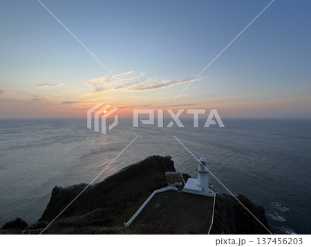 朝焼けの地球岬 137456203