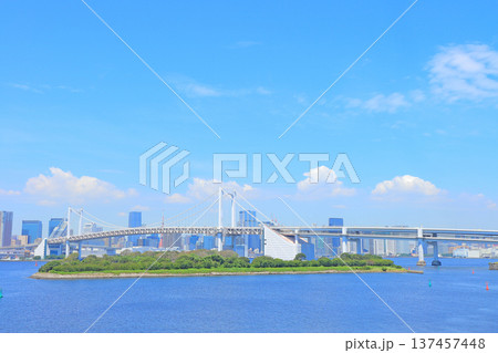 東京都港区、レインボーブリッジの風景 137457448
