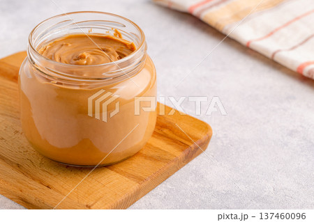 Peanut paste in an jar Peanut paste in an jar 137460096