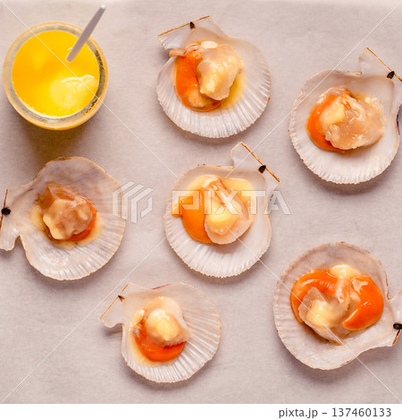 Raw scallops with melted butter Raw scallops with melted butter 137460133