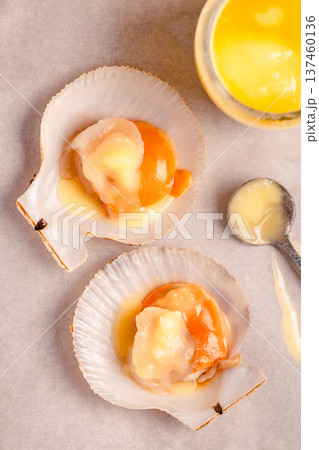 Raw scallops with melted butter 137460136