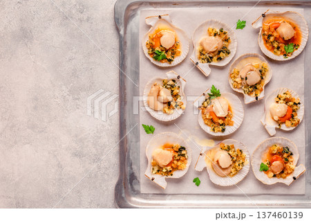 Cooked scallops with sauce Cooked scallops with sauce 137460139
