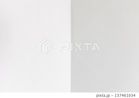 corner of room with gray, freshly plastered walls 137461034