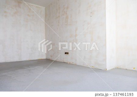 view of wall and self-leveling floor in room 137461193