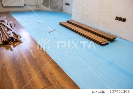 disassembly laminate flooring in living room 137461308